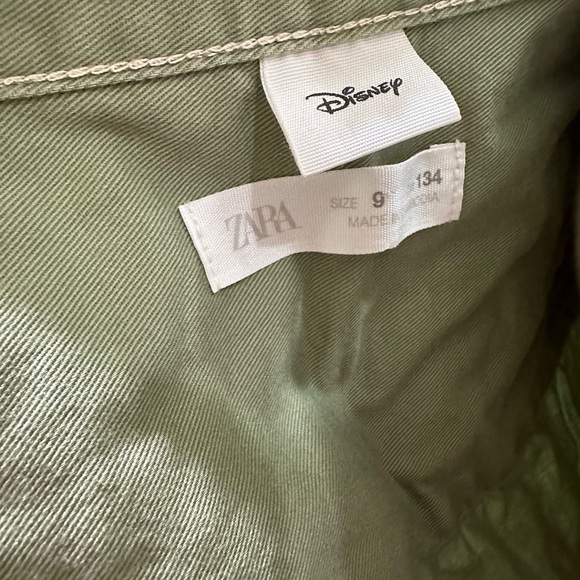 Zara Rare Disney Green boys Button-Up Shirt with Mickey Cartoon Patch size 9 - Picture 3 of 3